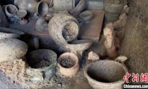 重庆新发现千年汉代崖墓 出土文物56件
