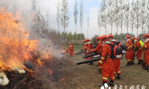 新疆伊犁森林消防支队半专业化队伍培训队开展灭火综合演练